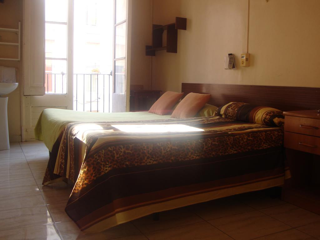 Hostel Turisol Barcelona Room photo