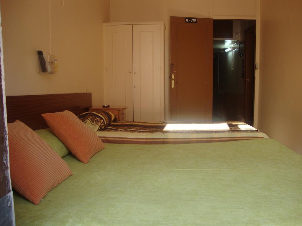 Hostel Turisol Barcelona Room photo