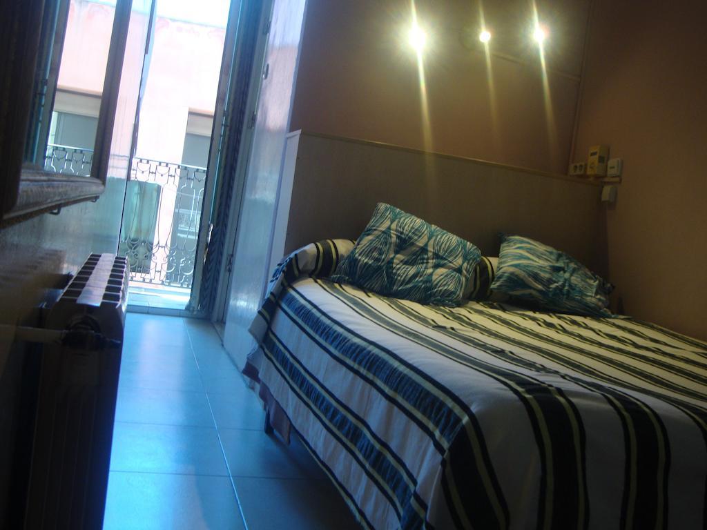 Hostel Turisol Barcelona Room photo