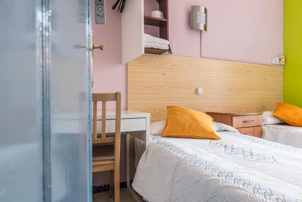 Hostel Turisol Barcelona Exterior photo