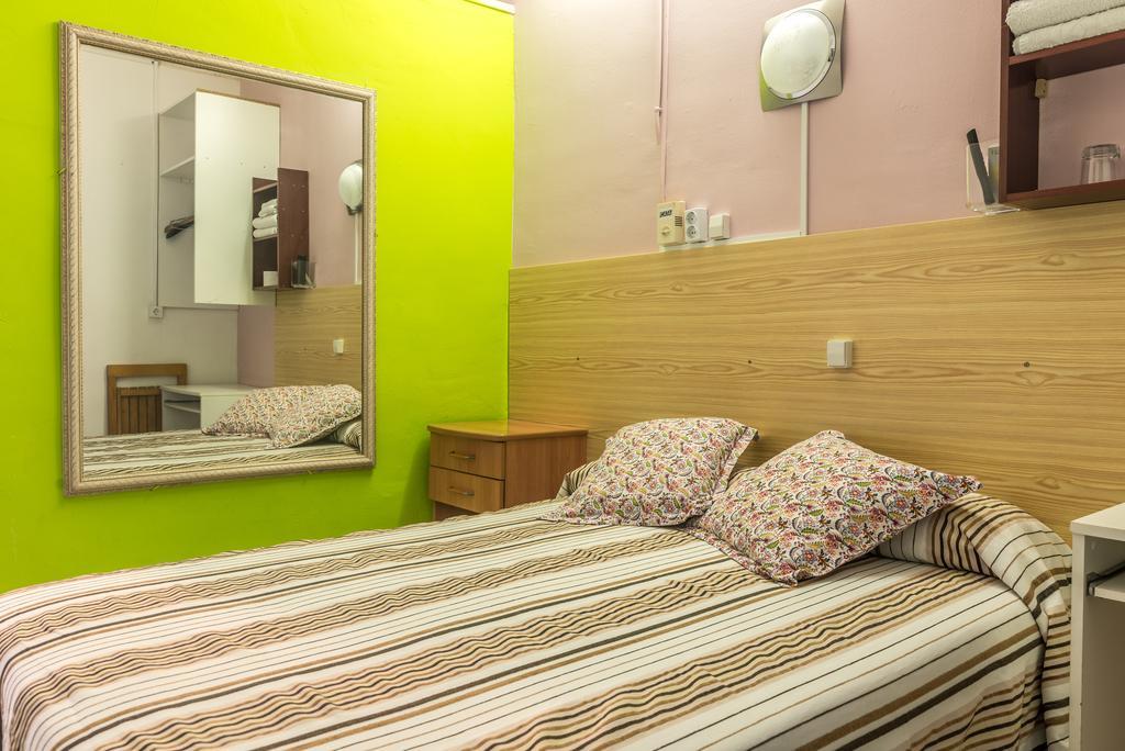 Hostel Turisol Barcelona Exterior photo